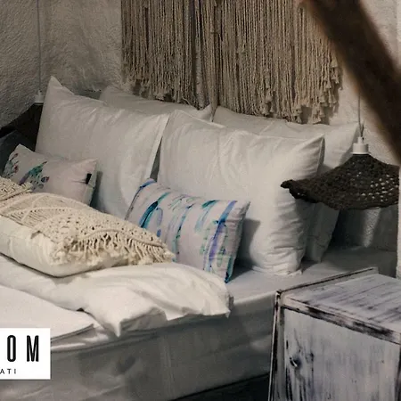 Bedroom (adults Only) מלון